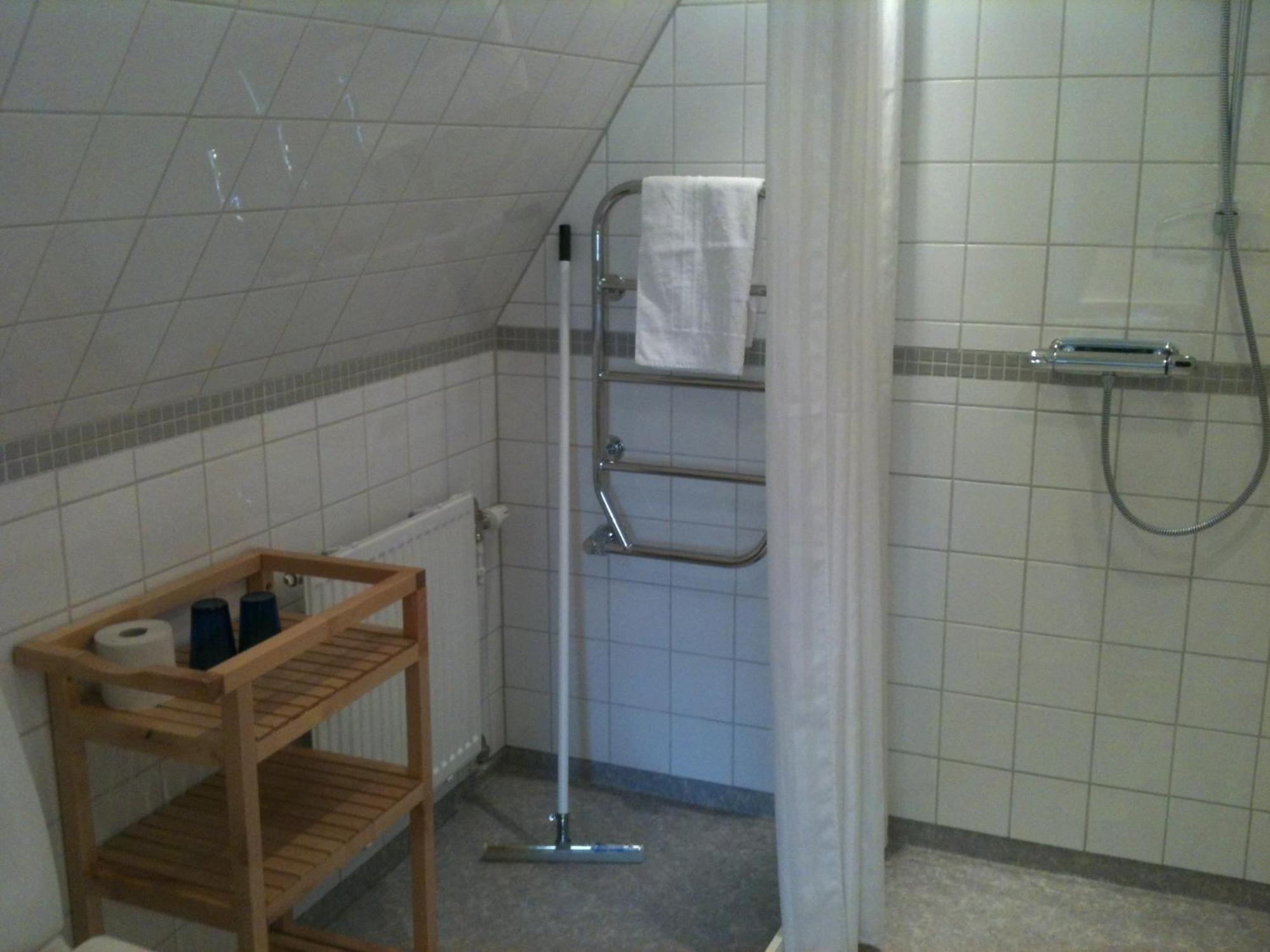 Allégården Kastlösa Hotell Extérieur photo
