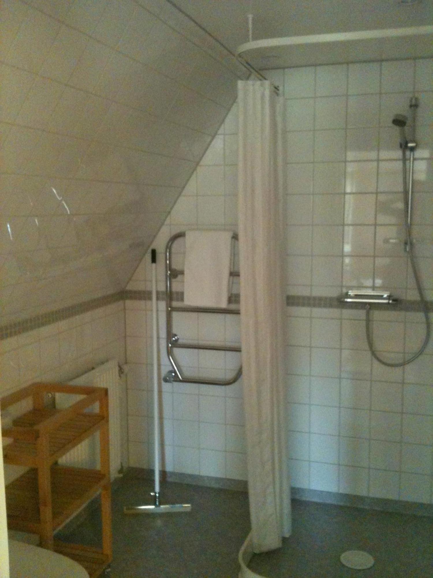 Allégården Kastlösa Hotell Extérieur photo