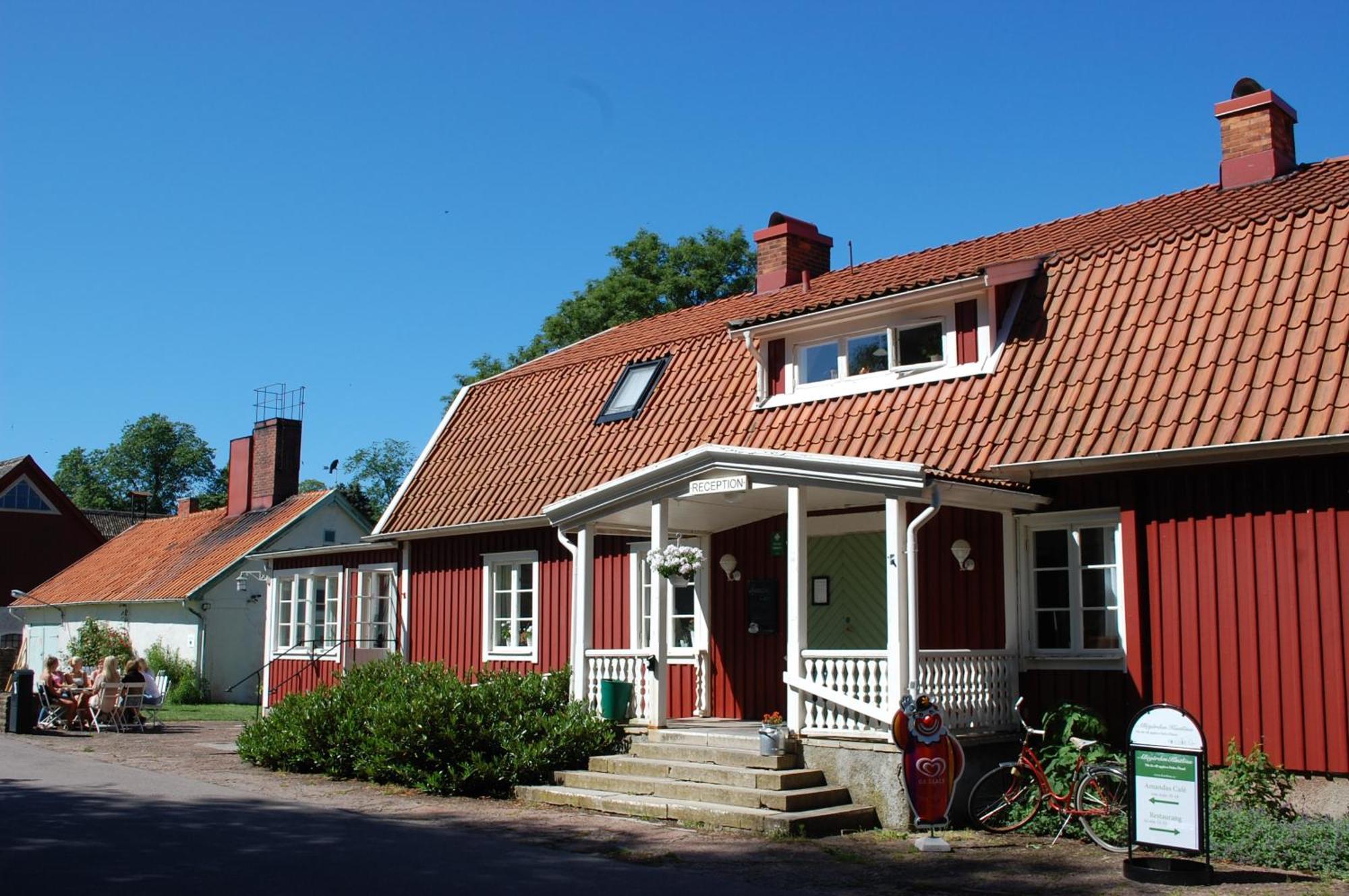 Allégården Kastlösa Hotell Extérieur photo